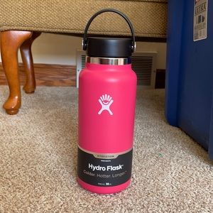 NWT HydroFlask 32oz
